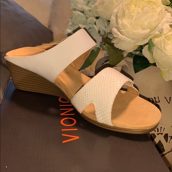 vionic chrissy sandals